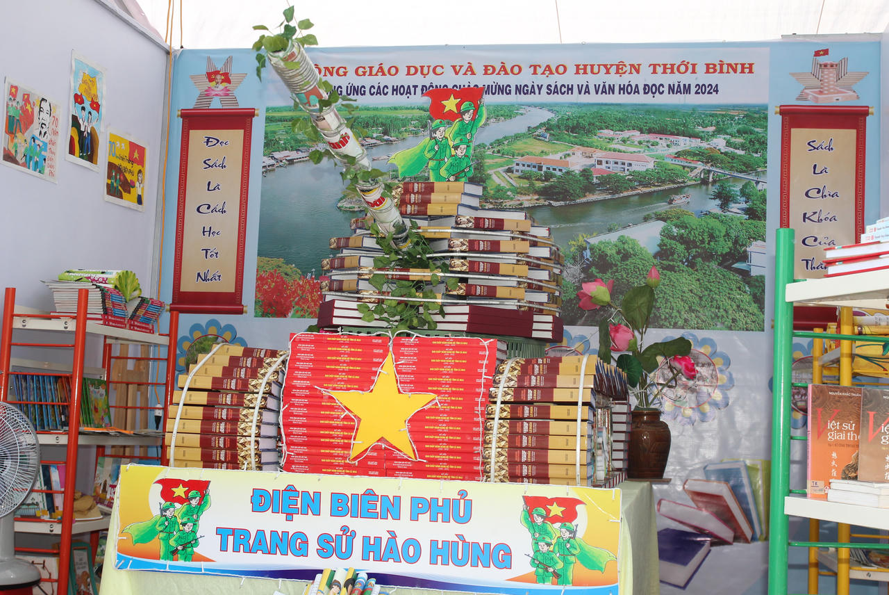 Công viên Hùng Vương rộn ràng ngày hội sách