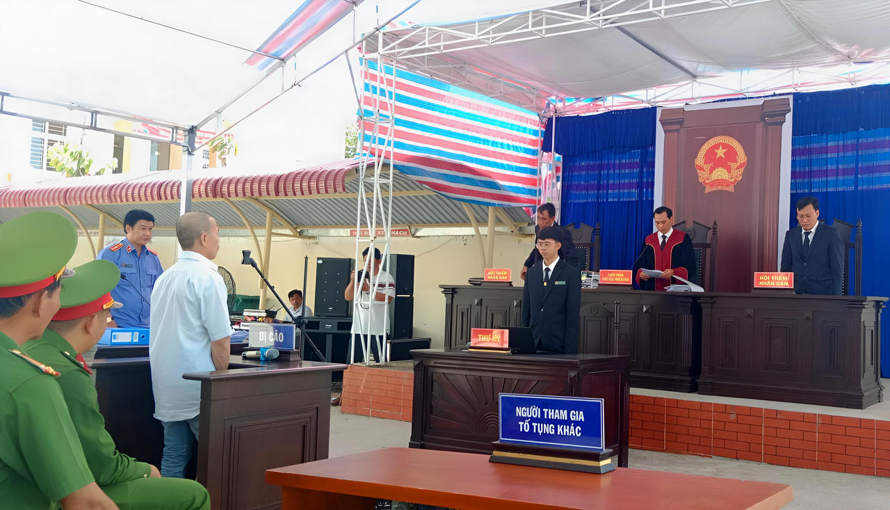 Tuyên án đối với thuyền trưởng đưa người đi đánh bắt thuỷ sản trái phép