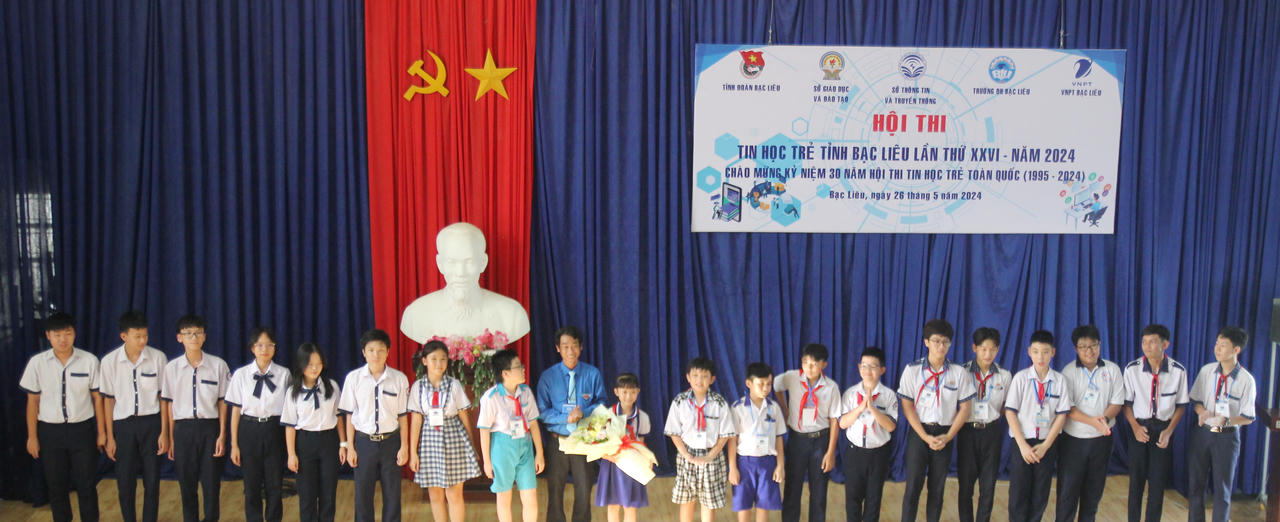 Trao giải Hội thi Tin học trẻ Bạc Liêu