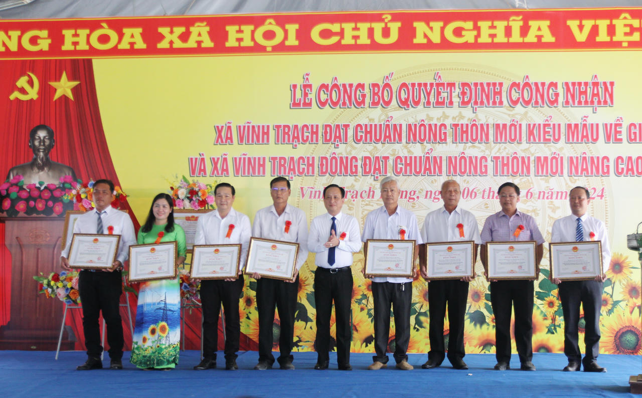 Bạc Liêu: Xã Vĩnh Trạch Đông đạt chuẩn NTM nâng cao và Vĩnh Trạch đạt chuẩn NTM kiểu mẫu về giáo dục