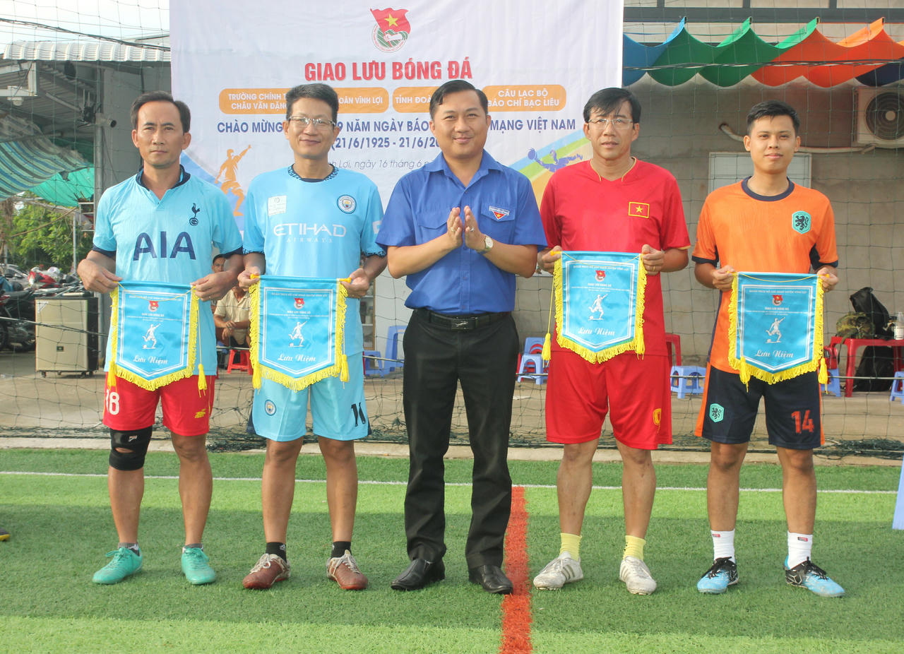 Bạc Liêu: Giao lưu bóng đá chào mừng 99 năm Ngày Báo chí cách mạng Việt Nam