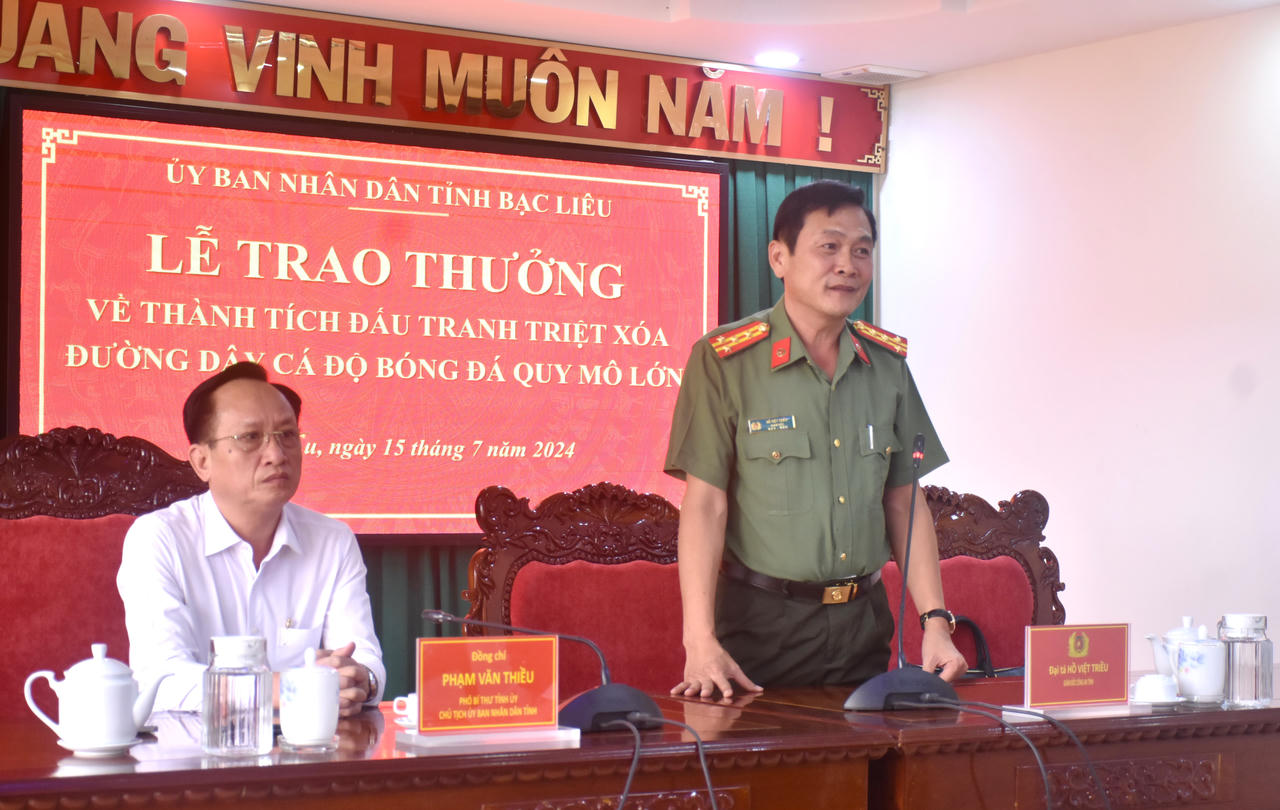 Khen thưởng thành tích triệt xóa đường dây cá độ bóng đá quy mô lớn tại Bạc Liêu