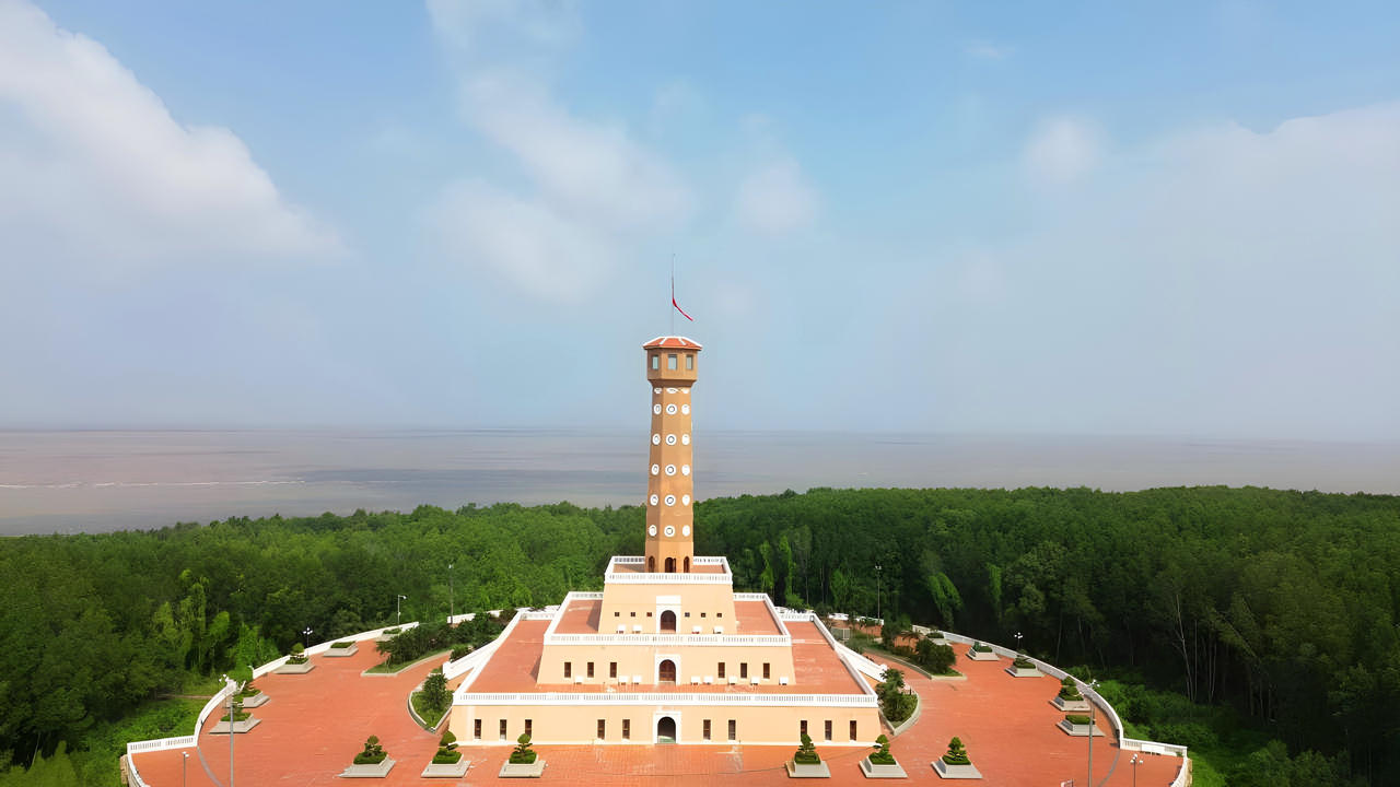 Cà Mau - Bạc Liêu: Treo cờ rủ để tưởng nhớ Tổng Bí thư Nguyễn Phú Trọng