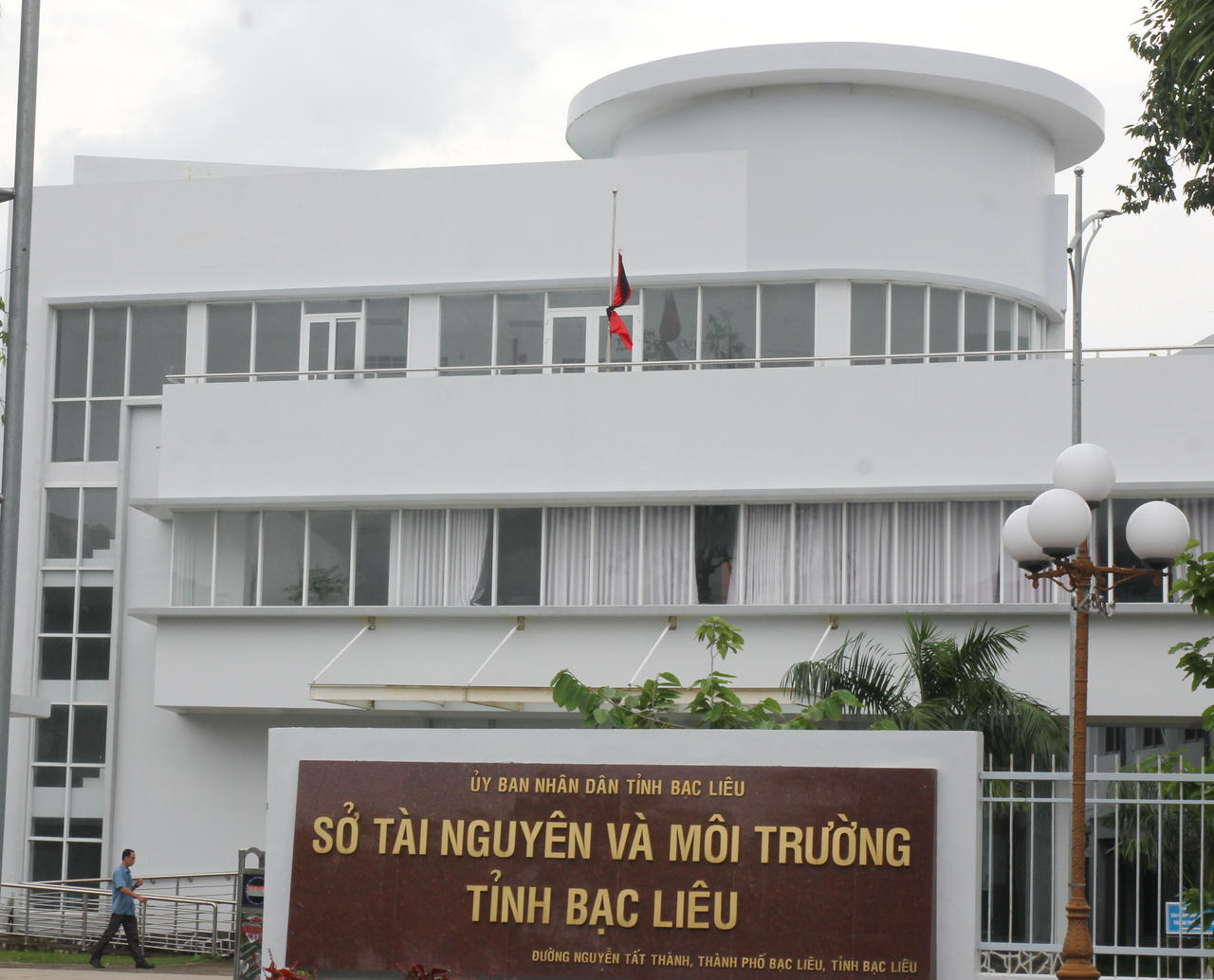 Cà Mau - Bạc Liêu: Treo cờ rủ để tưởng nhớ Tổng Bí thư Nguyễn Phú Trọng