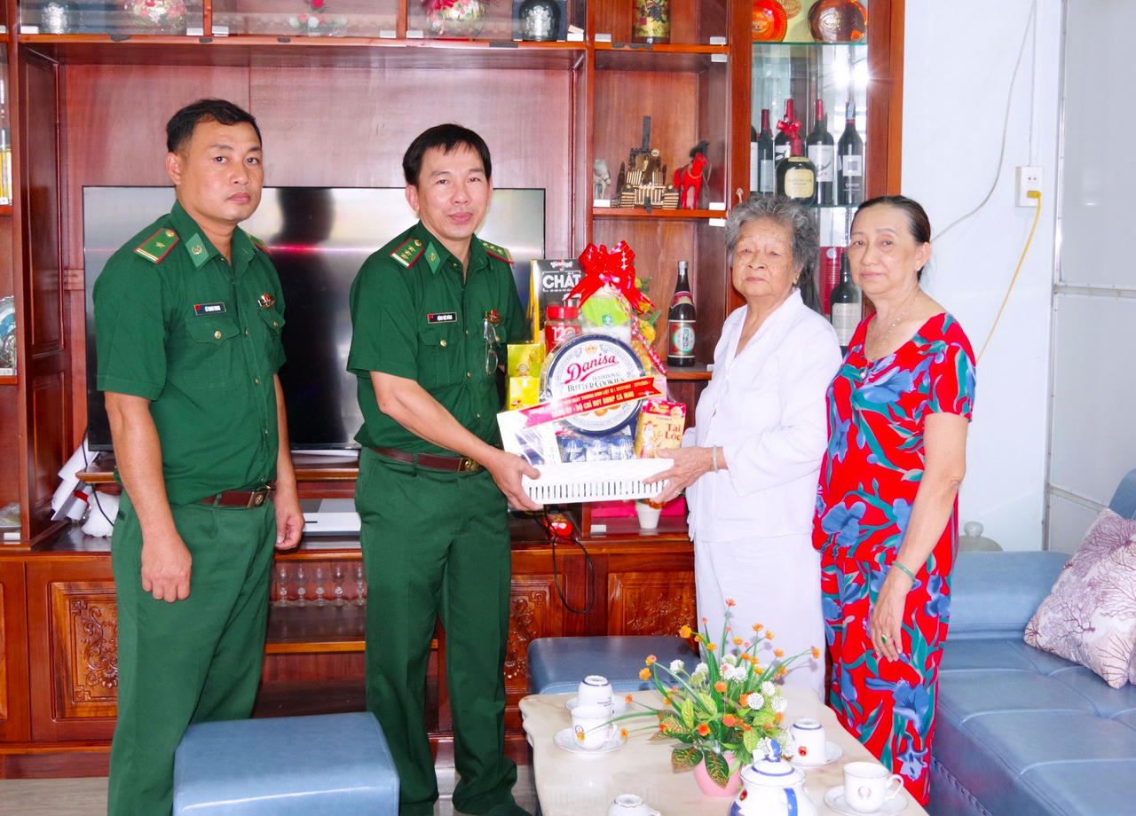 BĐBP Cà Mau tri ân Ngày Thương binh - Liệt sĩ 