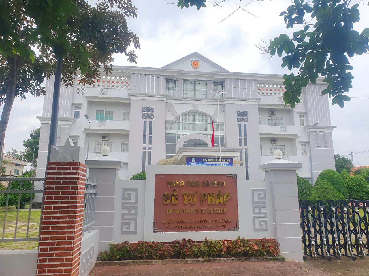 Cà Mau - Bạc Liêu: Treo cờ rủ để tưởng nhớ Tổng Bí thư Nguyễn Phú Trọng