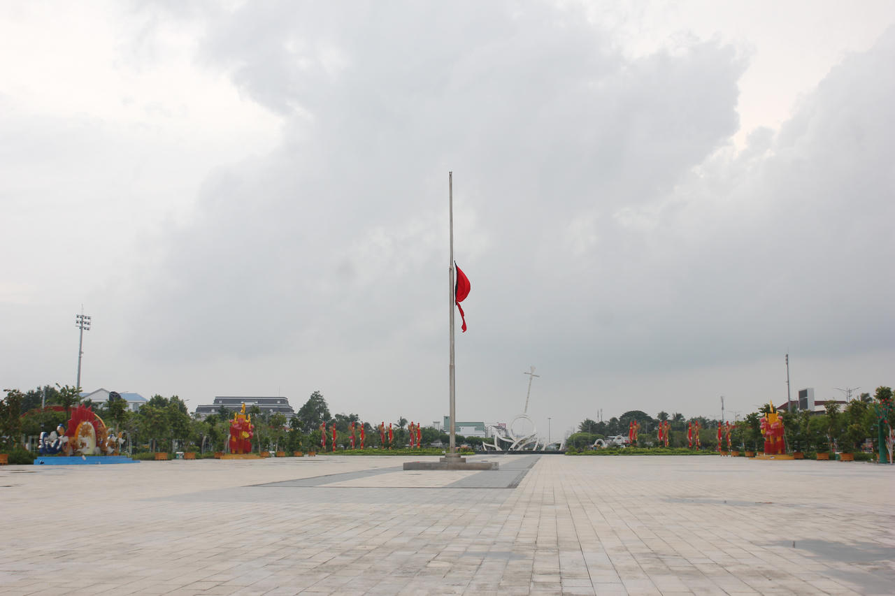 Cà Mau - Bạc Liêu: Treo cờ rủ để tưởng nhớ Tổng Bí thư Nguyễn Phú Trọng