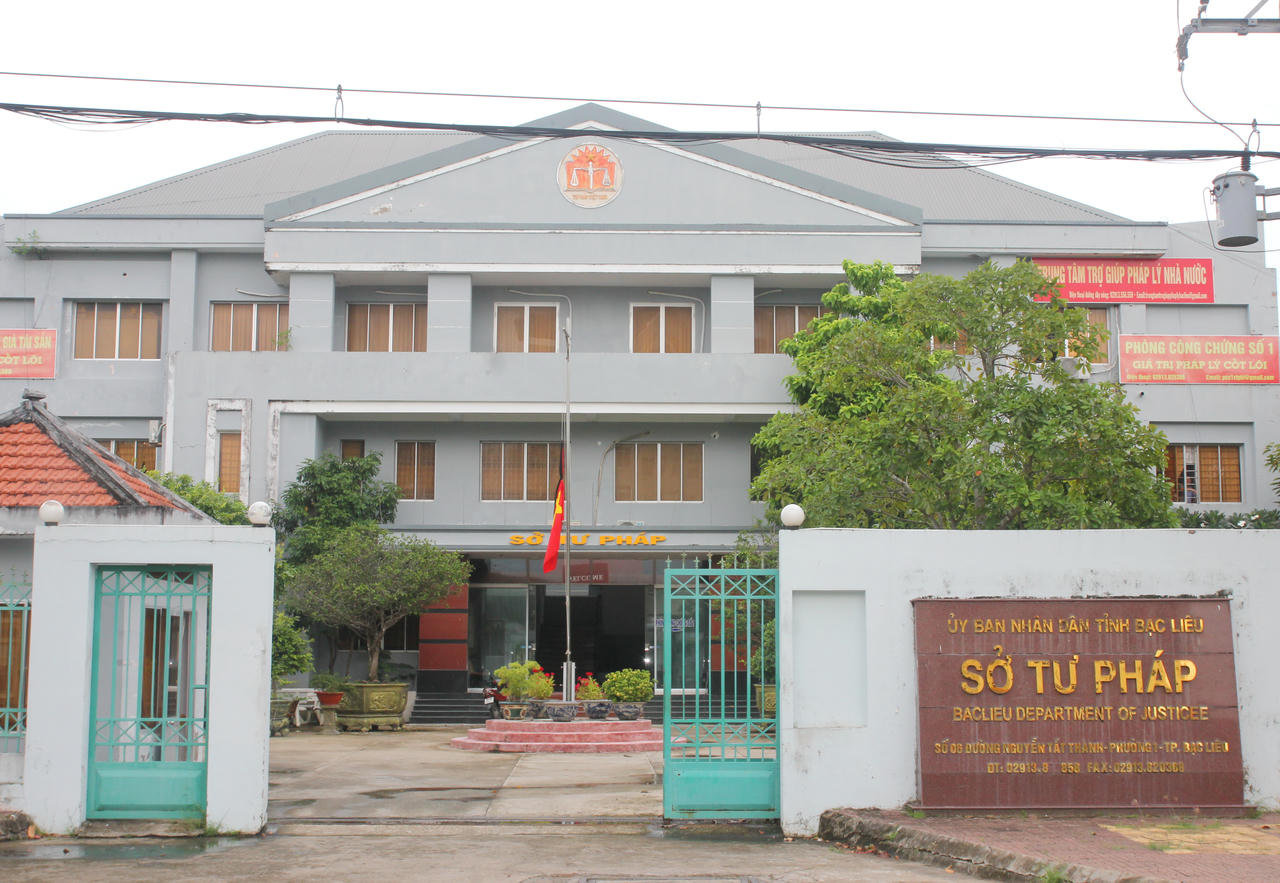 Cà Mau - Bạc Liêu: Treo cờ rủ để tưởng nhớ Tổng Bí thư Nguyễn Phú Trọng