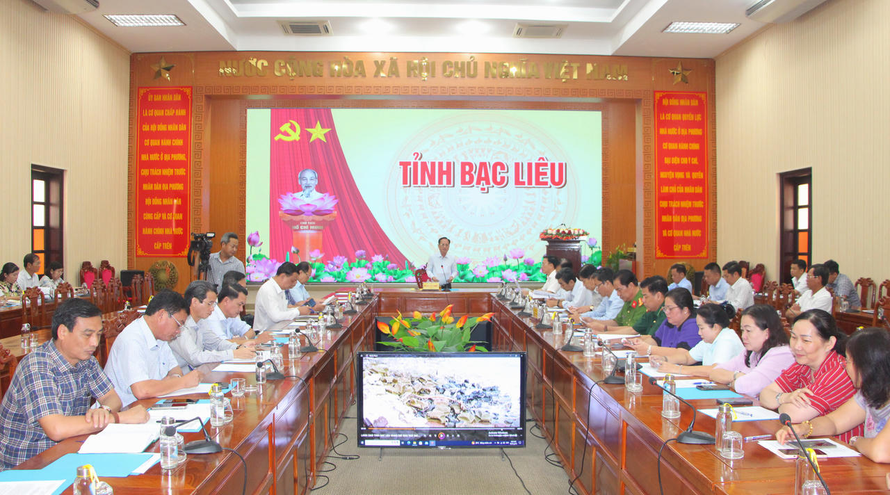 Chủ tịch Bạc Liêu chủ trì họp khẩn về sạt lở đê Biển Đông