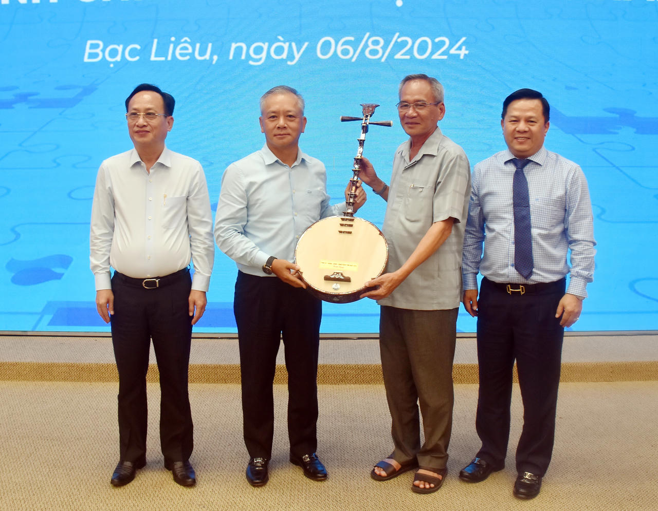 Trao tặng 20 tỷ đồng xây dựng nhà ở cho hộ nghèo, gia đình chính sách tại Bạc Liêu