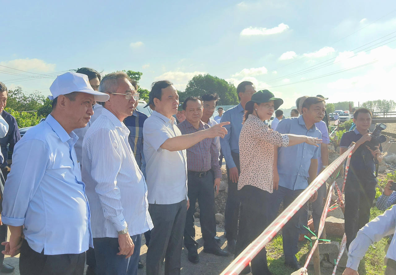 Phó Thủ tướng Trần Lưu Quang: Việc di dời người dân ở vùng sạt lở là cấp thiết 