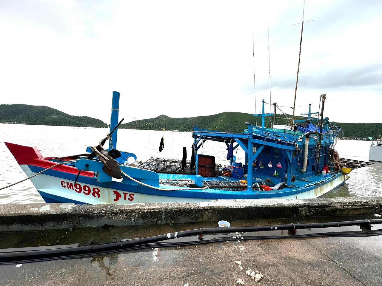 Phá án tàu cá vẽ biển số giả tổ chức cho người xuất, nhập cảnh trái phép