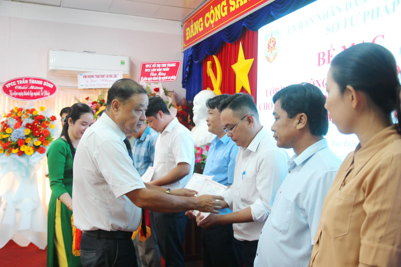 Bế giảng lớp nghiệp vụ cho đội ngũ công chức làm công tác Tư pháp ở Bạc Liêu