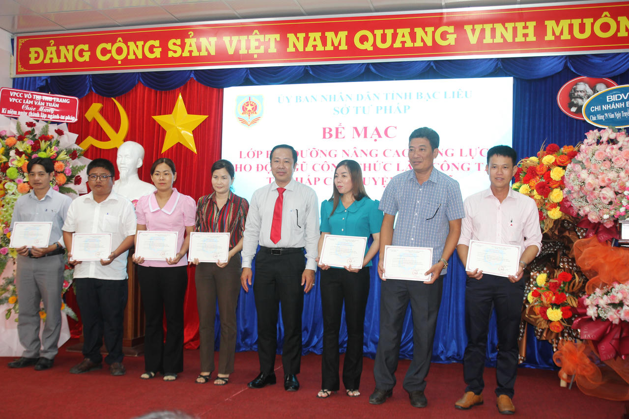 Bế giảng lớp nghiệp vụ cho đội ngũ công chức làm công tác Tư pháp ở Bạc Liêu