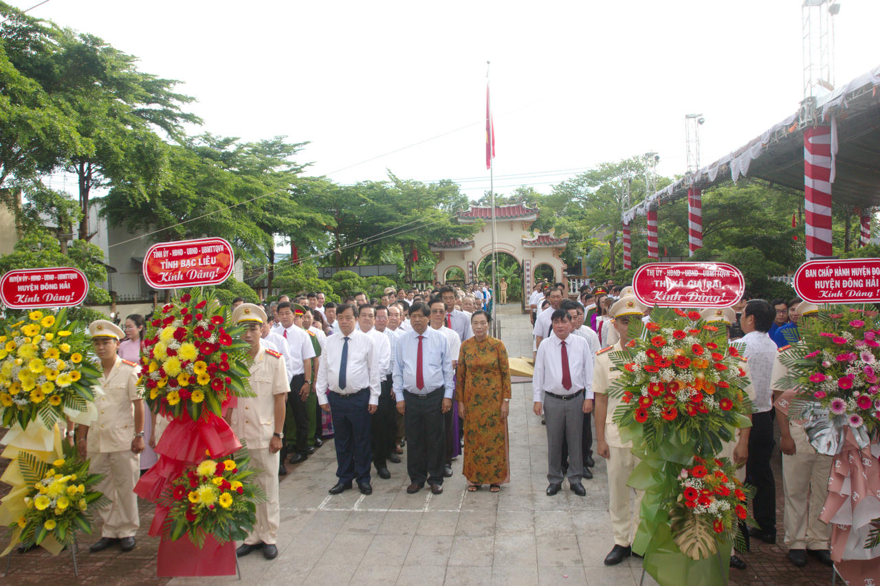 Bạc Liêu: Lễ Báo công, Trao huy hiệu Đảng và tuyên dương điển hình học tập Bác