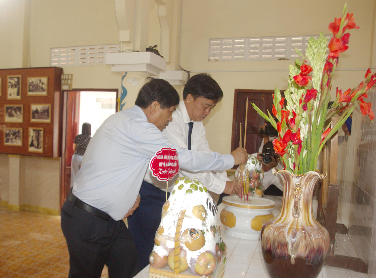 Bạc Liêu: Lễ Báo công, Trao huy hiệu Đảng và tuyên dương điển hình học tập Bác