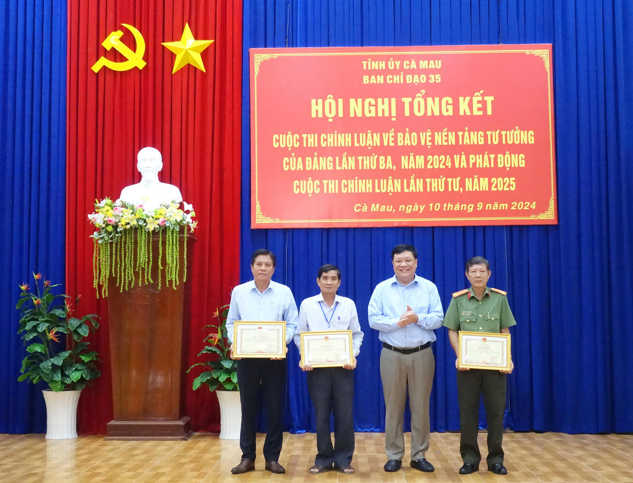 Cà Mau: Trao giải Cuộc thi chính luận về bảo vệ nền tảng tư tưởng của Đảng 