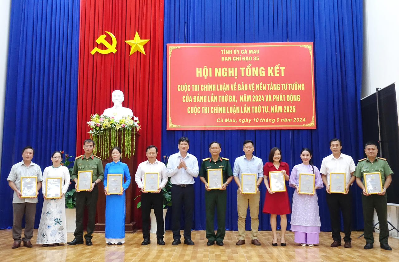 Cà Mau: Trao giải Cuộc thi chính luận về bảo vệ nền tảng tư tưởng của Đảng 