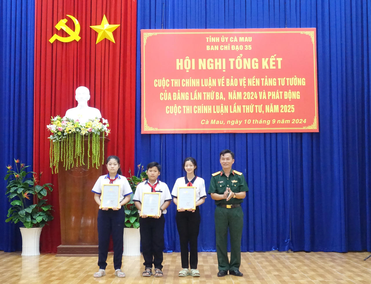 Cà Mau: Trao giải Cuộc thi chính luận về bảo vệ nền tảng tư tưởng của Đảng 