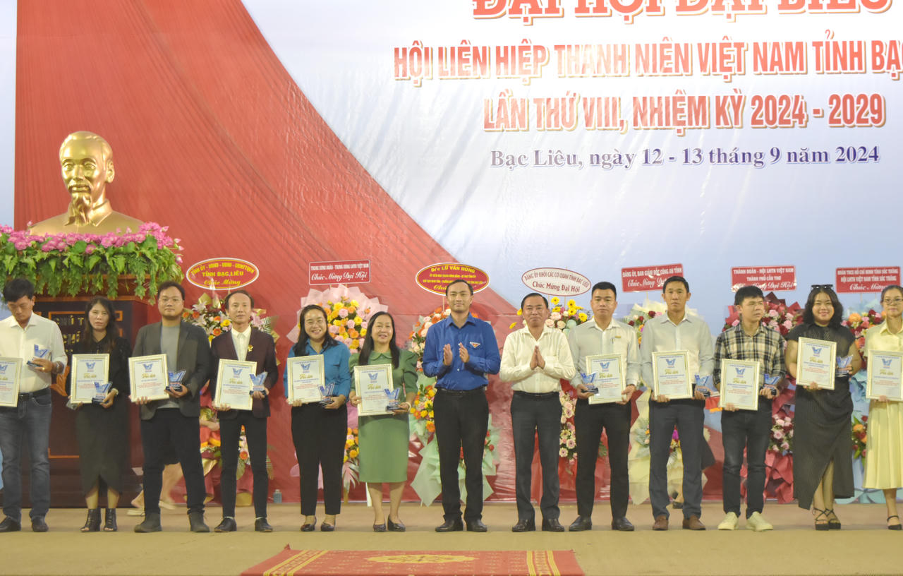 Tuyên dương các điển hình thanh niên tình nguyện ở Bạc Liêu