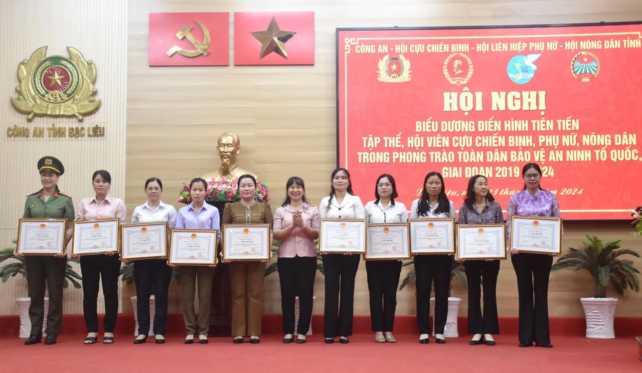 Biểu dương 117 tập thể, cá nhân trong phong trào toàn dân bảo vệ ANTQ tại Bạc Liêu