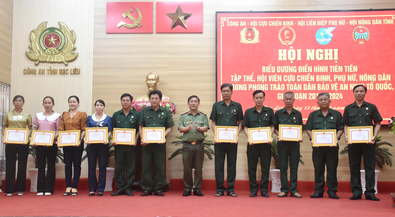 Biểu dương 117 tập thể, cá nhân trong phong trào toàn dân bảo vệ ANTQ tại Bạc Liêu