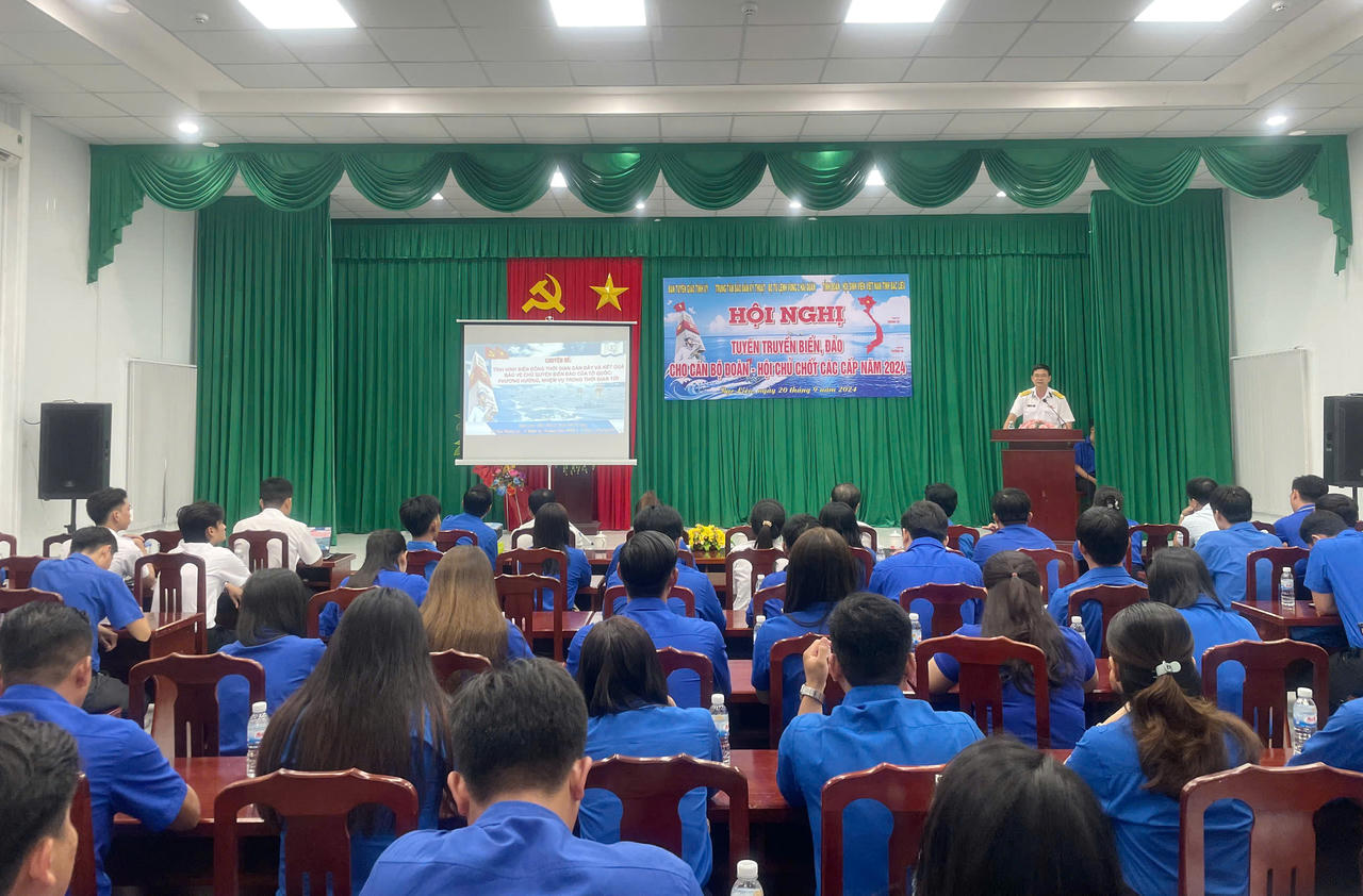 Bạc Liêu: Tuyên truyền biển, đảo cho cán bộ Đoàn chủ chốt các cấp