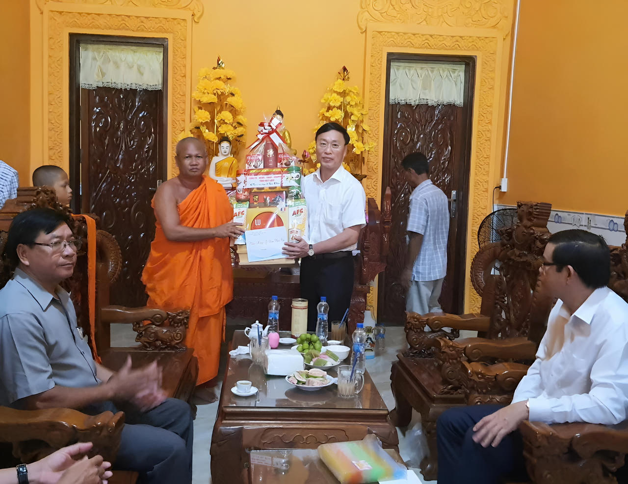 Lãnh đạo tỉnh Bạc Liêu thăm, chúc mừng sư sãi và đồng bào Khmer dịp lễ Sene Dolta 
