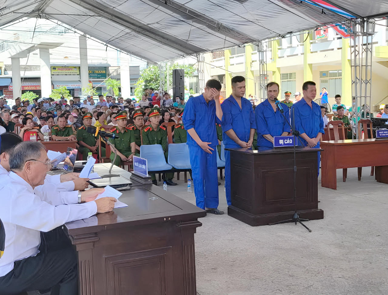 Xét xử vụ đưa người trốn ra nước ngoài đánh bắt thủy sản trái phép