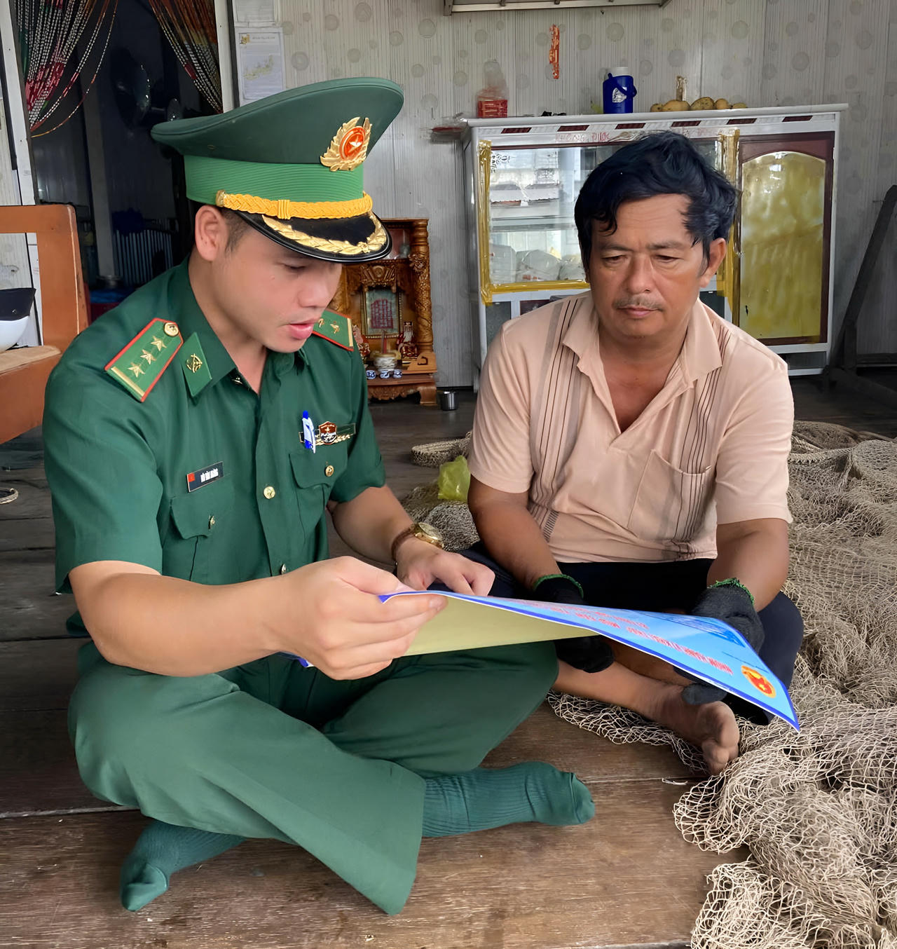 BĐBP Cà Mau đưa Nghị quyết 04 đến chủ tàu cá và ngư dân