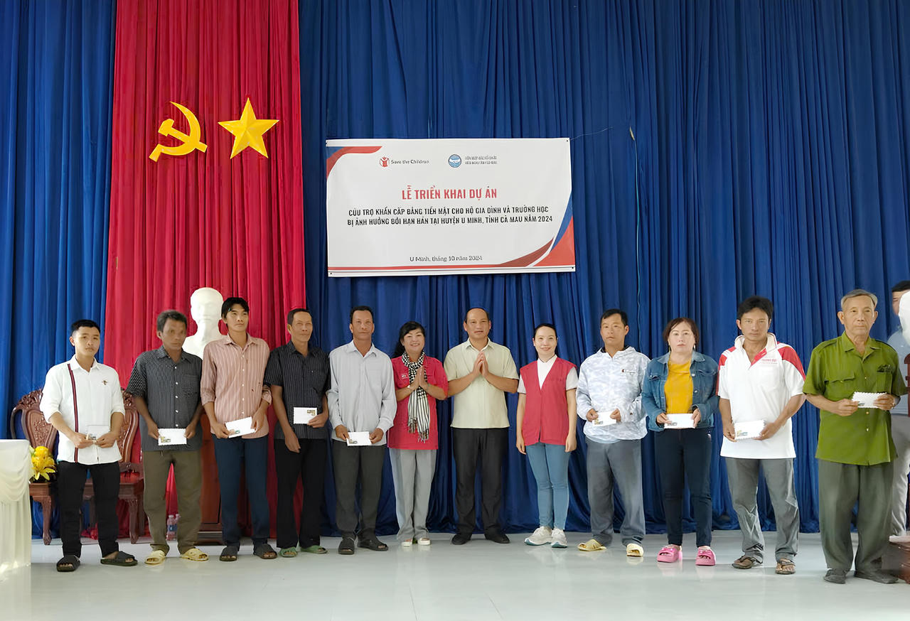 Hỗ trợ gia đình và trường học ở Cà Mau bị ảnh hưởng thiên tai 