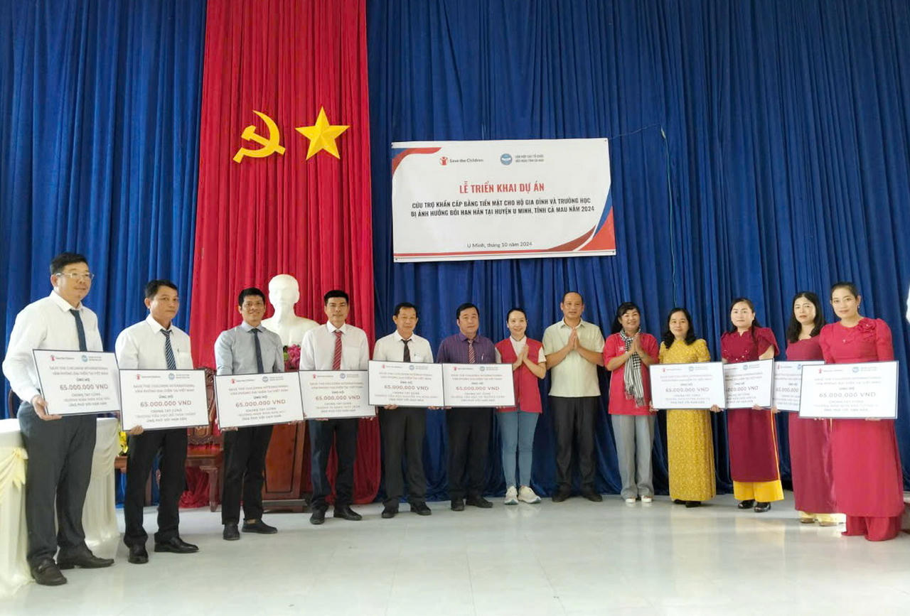 Hỗ trợ gia đình và trường học ở Cà Mau bị ảnh hưởng thiên tai 