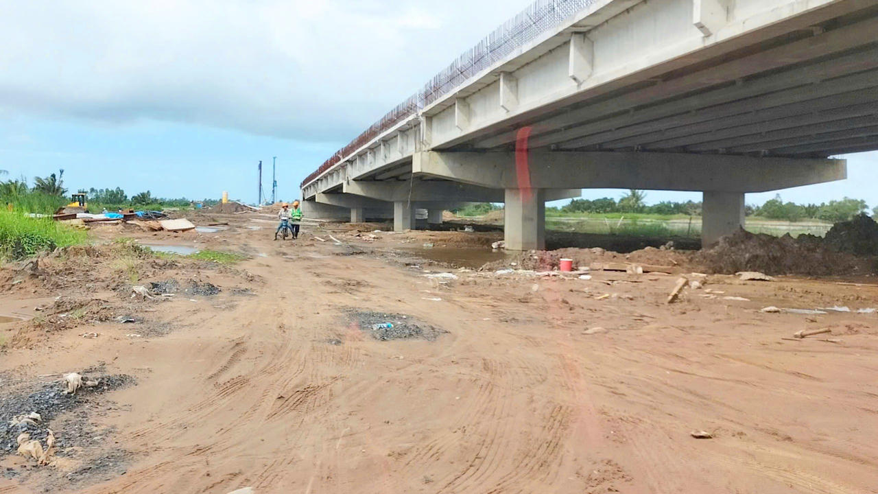 Cà Mau 'vào cuộc' thi đua '500 ngày đêm thi đua hoàn thành 3.000km đường bộ cao tốc'