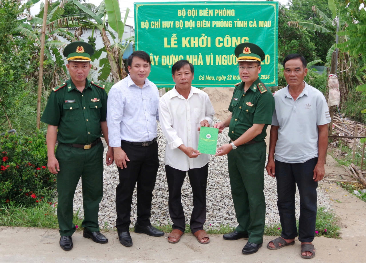 BĐBP Cà Mau hỗ trợ xây nhà Đại đoàn kết cho người dân có hoàn cảnh khó khăn 