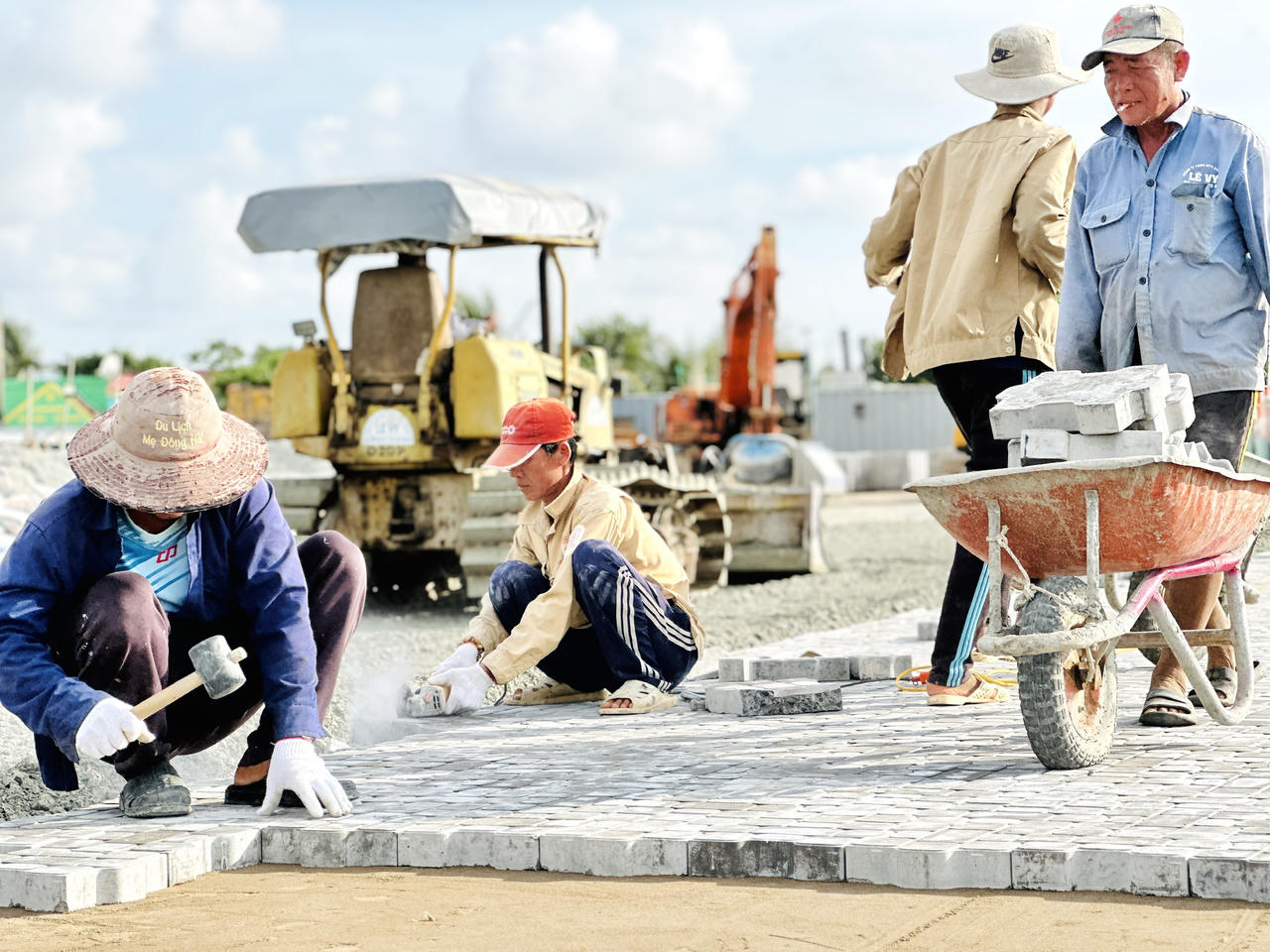 Bí thư Tỉnh Cà Mau yêu cầu các đơn vị hoàn thành đúng tiến độ công trình kỷ niệm 70 năm sự kiện Tập kết ra Bắc