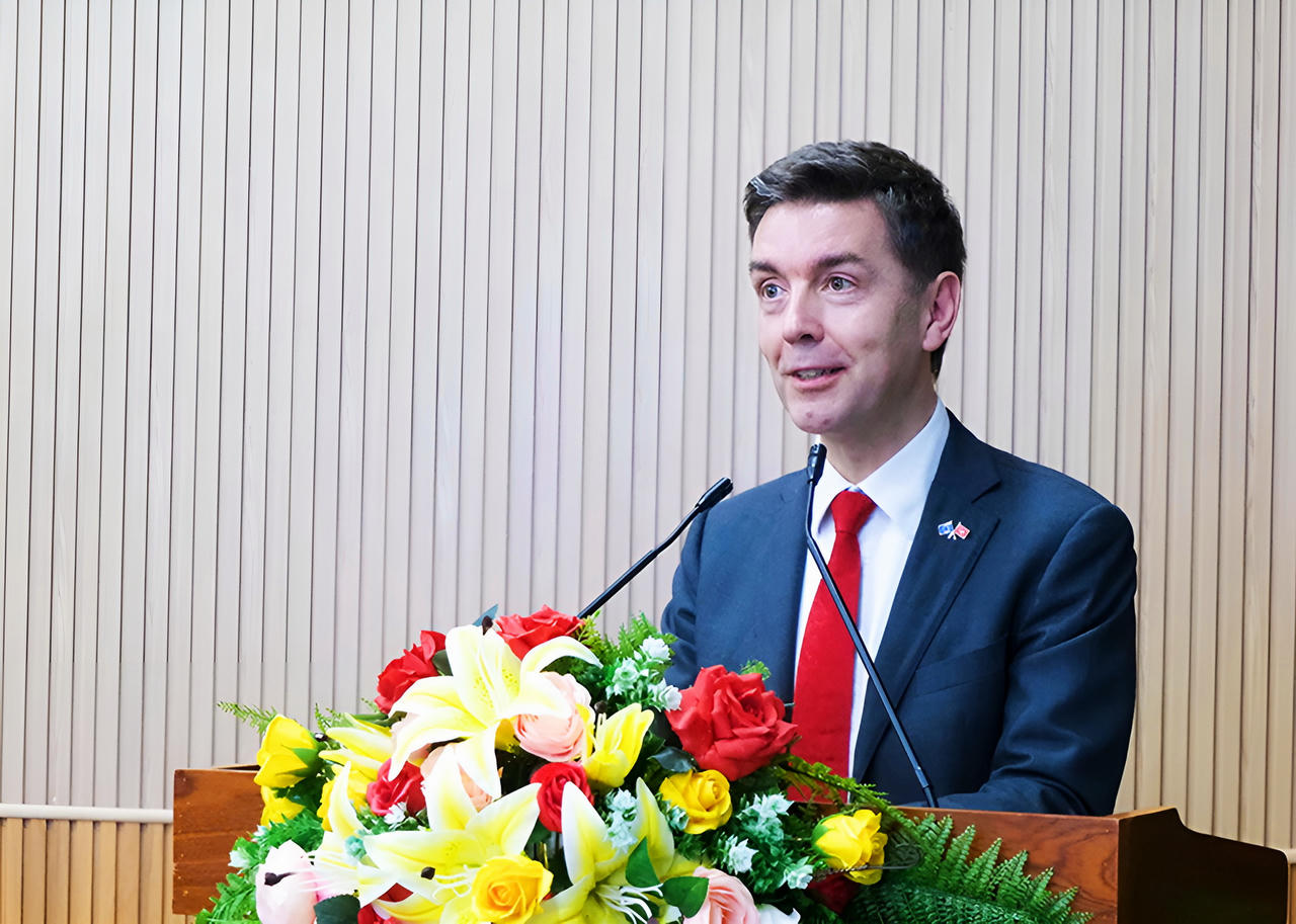 Liên minh châu Âu khảo sát thực địa đê biển Tây Cà Mau