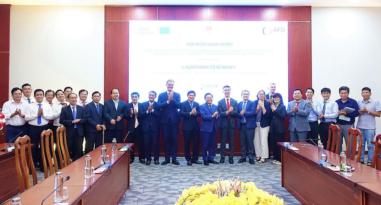 Liên minh châu Âu khảo sát thực địa đê biển Tây Cà Mau