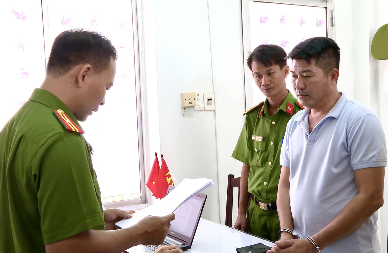 Bắt tạm giam cán bộ kỹ thuật Công ty xây dựng “Lừa đảo chiếm đoạt tài sản”