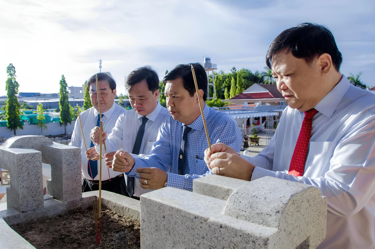 Cà Mau dự kiến chi gần 7 tỷ đồng hỗ trợ xây mới, sửa chữa, nâng cấp mộ liệt sĩ 