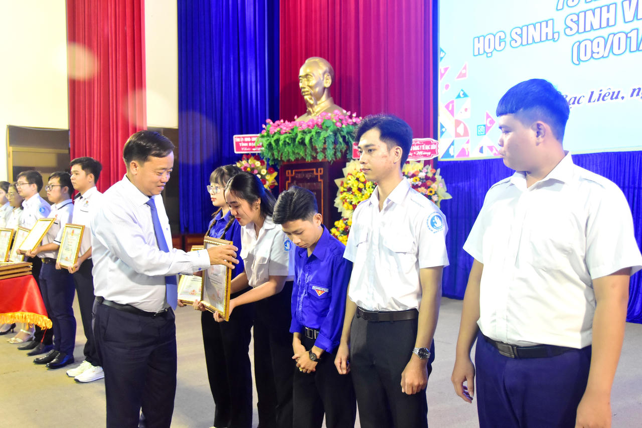 Bạc Liêu: Tuyên dương học sinh, sinh viên tiêu biểu trong các phong trào