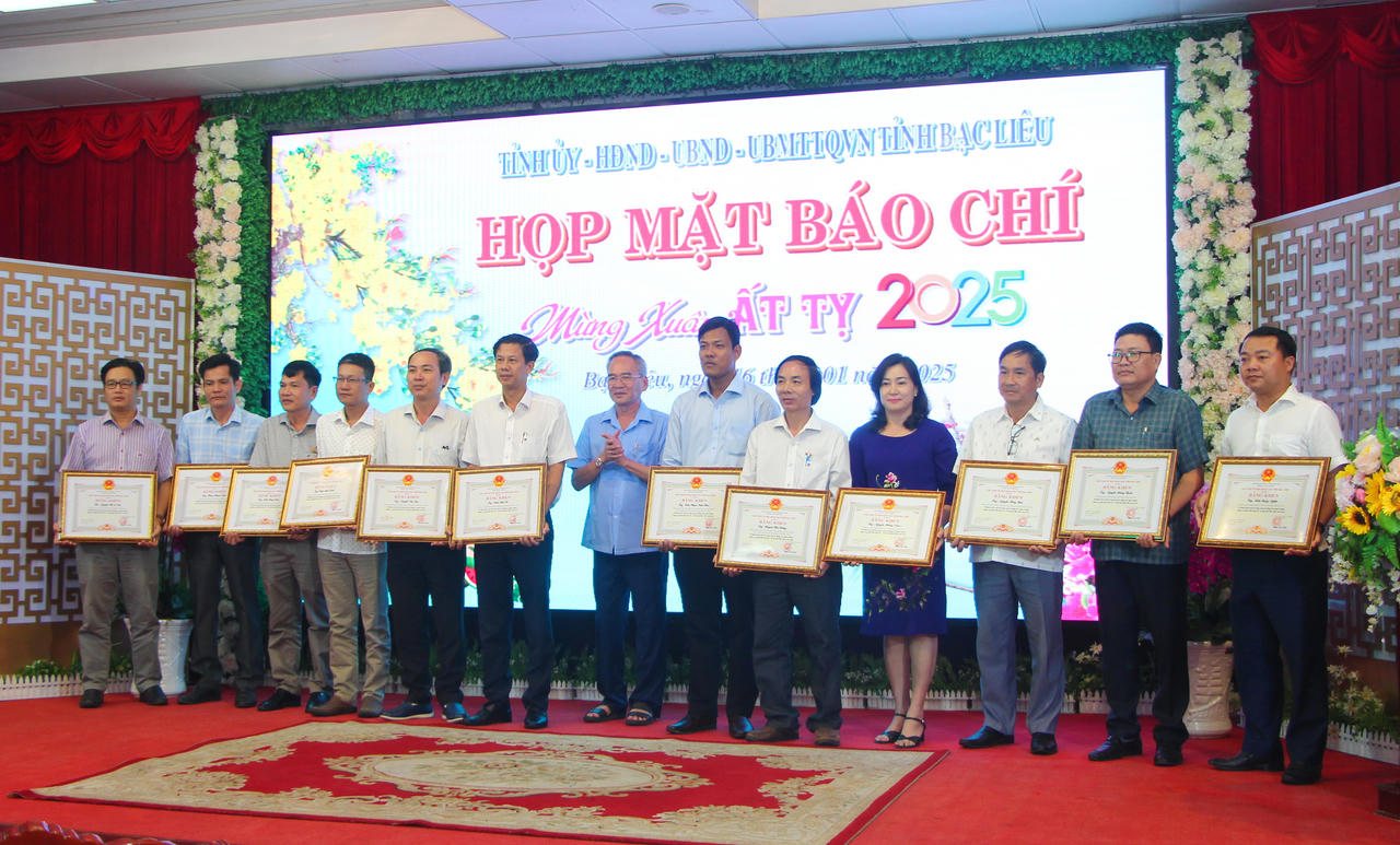 Phóng viên Báo Pháp luật Việt Nam vinh dự nhận Bằng khen của UBND tỉnh Bạc Liêu