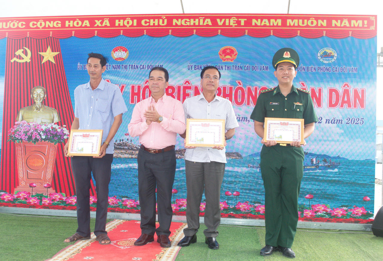 Ấp áp Ngày hội Biên phòng toàn dân nơi cực Nam Tổ quốc