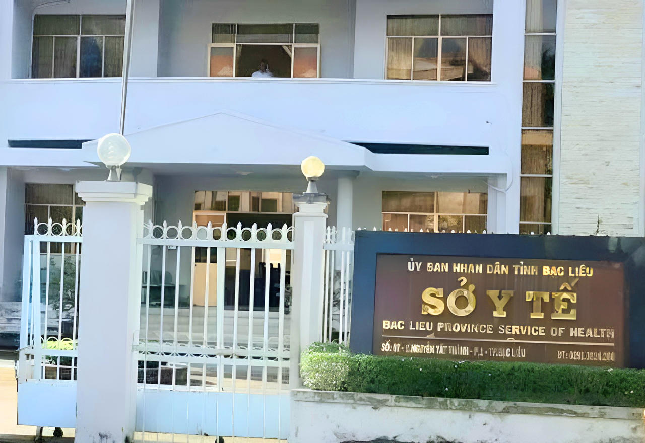 Khởi tố, cấm đi khỏi nơi cư trú đối với Giám đốc Sở Y tế tỉnh Bạc Liêu