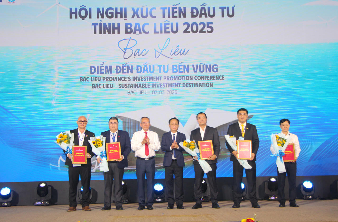 Phó Thủ tướng Chính phủ Trần Hồng Hà: Bạc Liêu cần tiếp tục khai thác tiềm năng điện gió, điện mặt trời