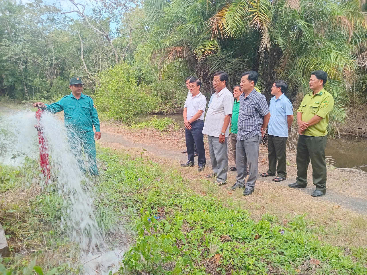 Chủ động phòng cháy rừng mùa khô tại Vườn chim Bạc Liêu
