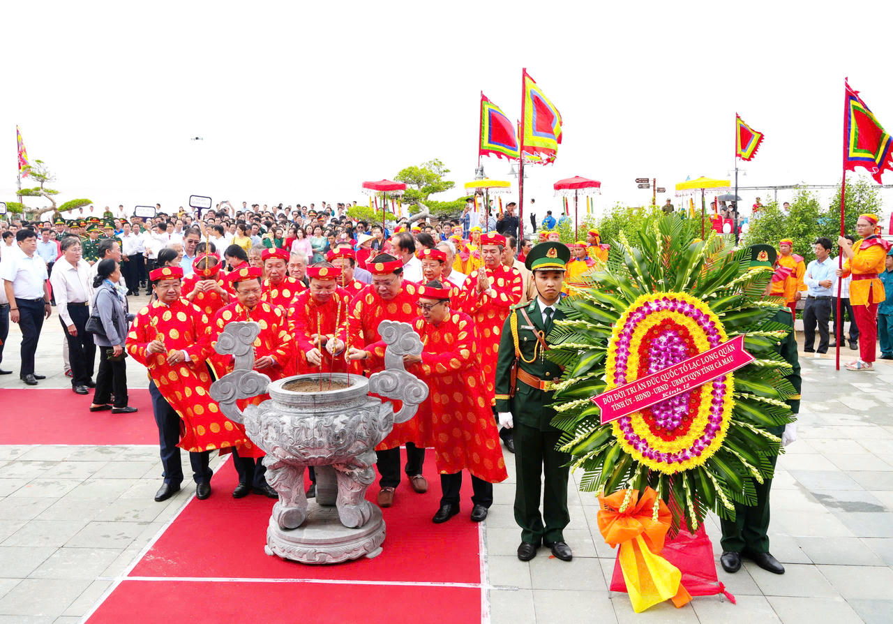 Người dân Đất Mũi thành kính tri ân Đức Quốc Tổ Lạc Long Quân