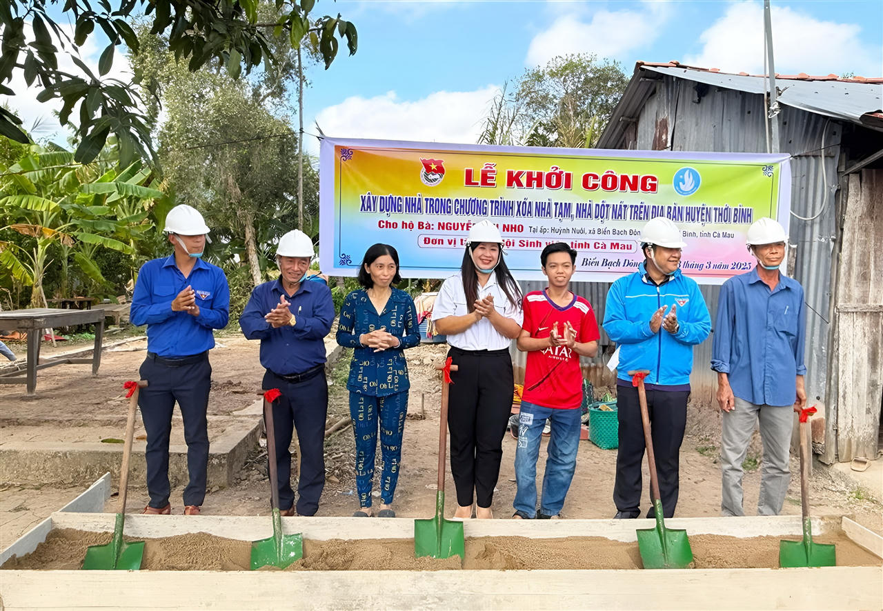 Chung tay huy động mọi nguồn lực xóa nhà tạm, nhà dột nát cho bà con Cà Mau