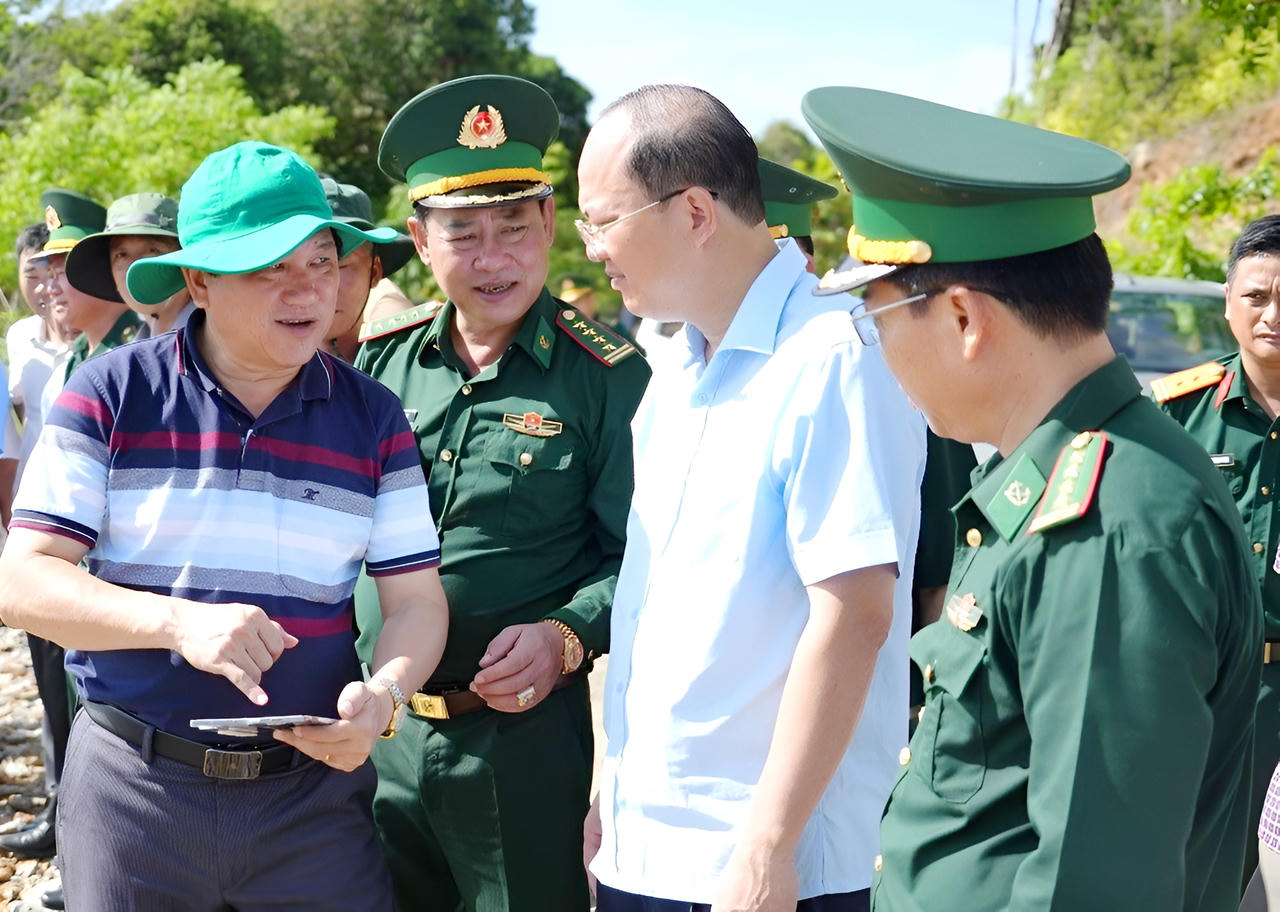 Lãnh đạo Cà Mau thăm, động viên các lực lượng làm nhiệm vụ trên tuyến biên giới 