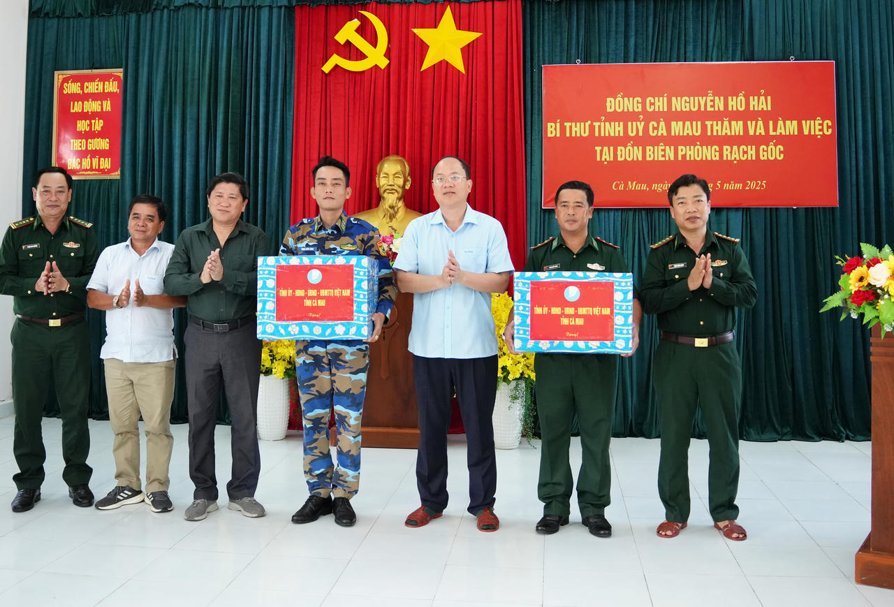 Lãnh đạo Cà Mau thăm, động viên các lực lượng làm nhiệm vụ trên tuyến biên giới 