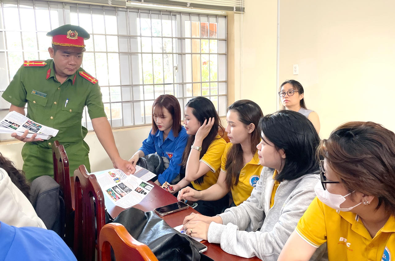 Công an tỉnh Bạc Liêu tuyên truyền pháp luật về phòng, chống ma túy cho sinh viên